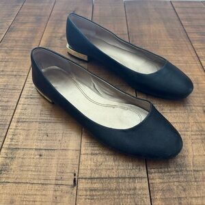 Tahari Black Leather Ranma Flats Size 11M